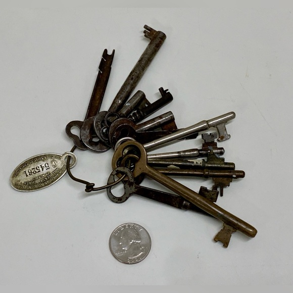 (Lot of 12) Antique Skeleton Keys Property of Chicago Insurance Company Keyring - Picture 7 of 16